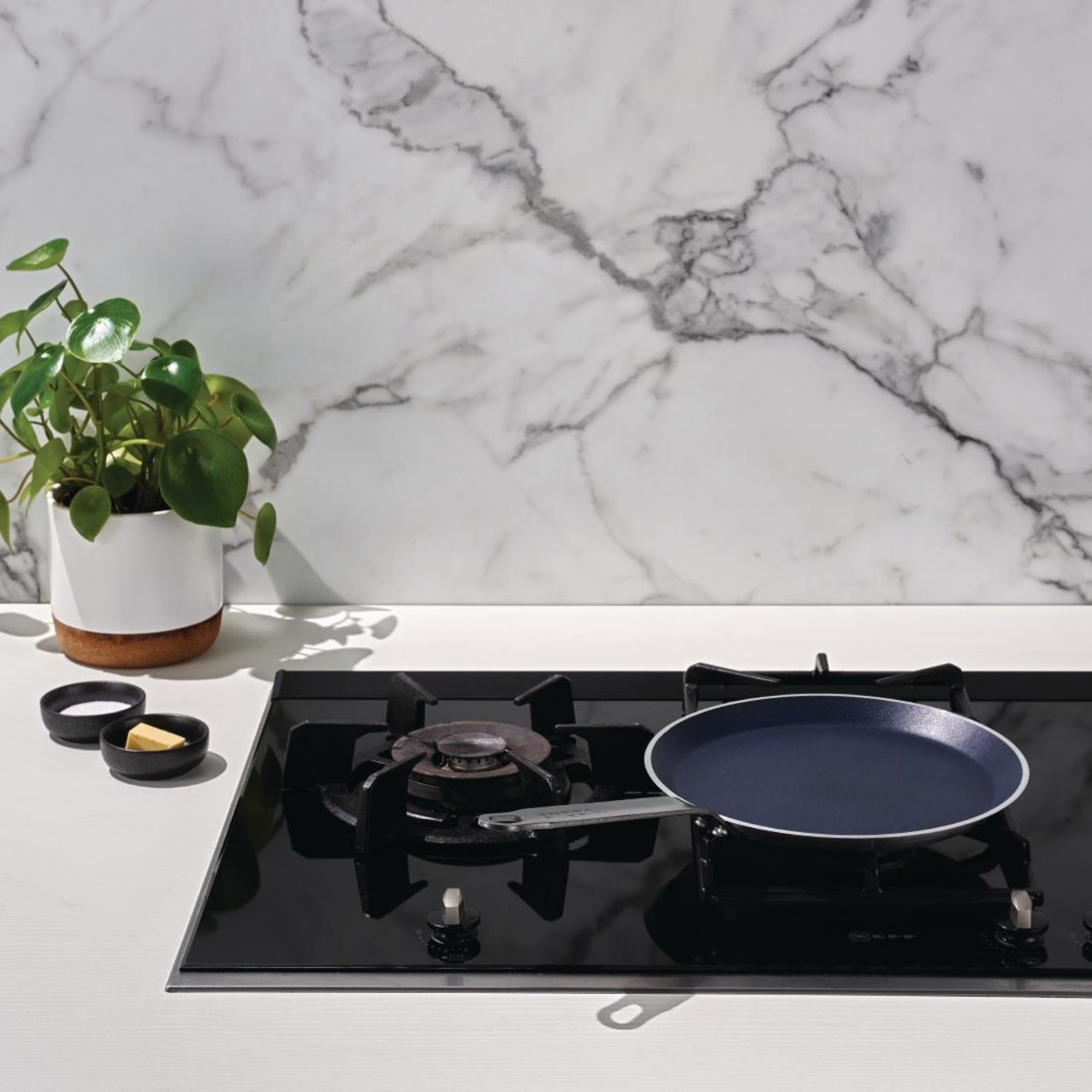 Picture of Vogue Aluminium Non-Stick Teflon Crepe Pan 26cm