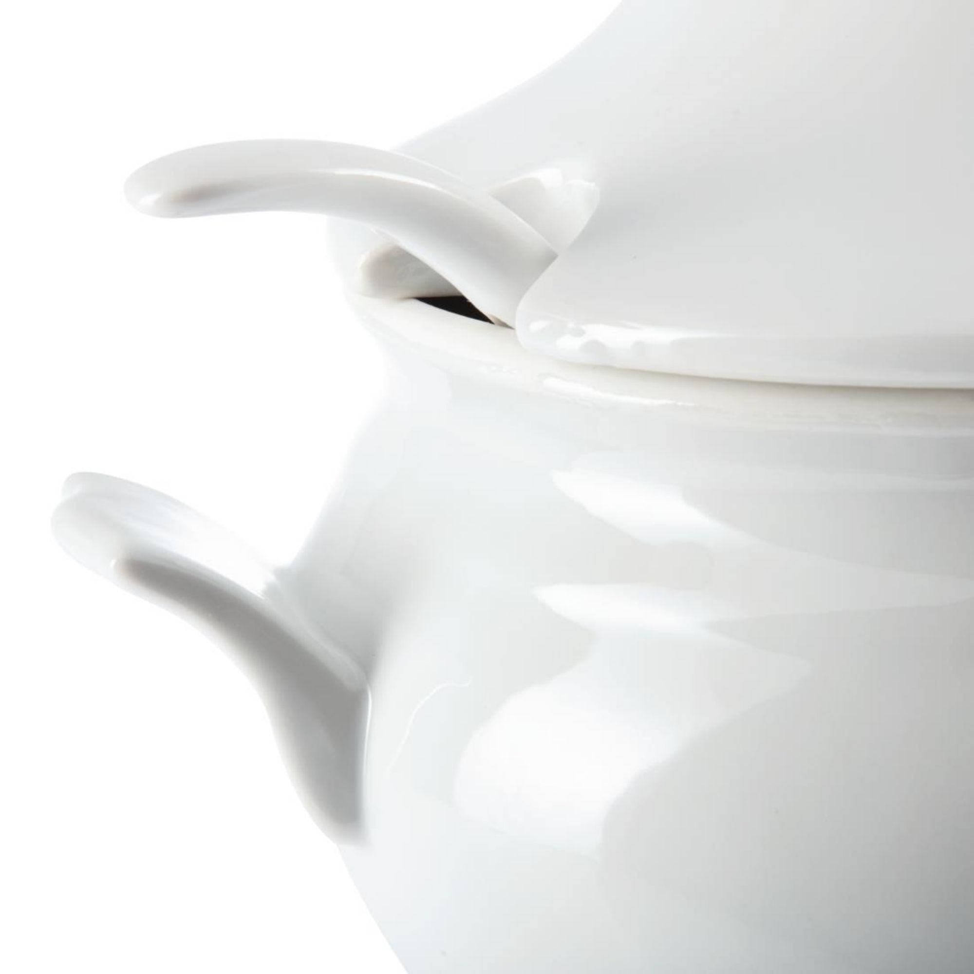 Picture of Olympia Whiteware Soup Tureen and Ladle 2.5Ltr 88oz