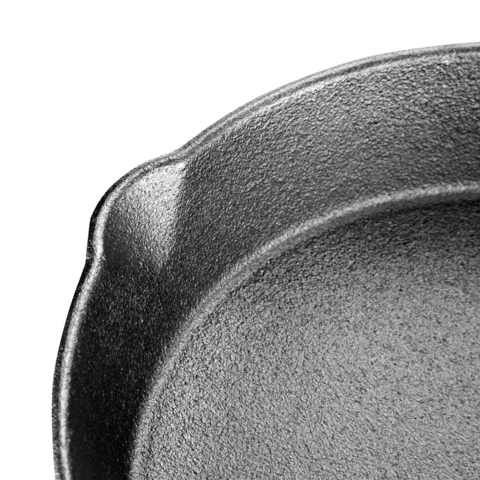 Picture of Vogue Round Cast Iron Skillet Pan 23cm