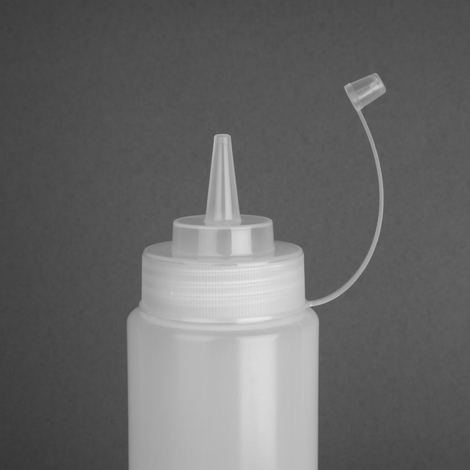 Picture of Vogue Clear Squeeze Sauce Bottle 24oz