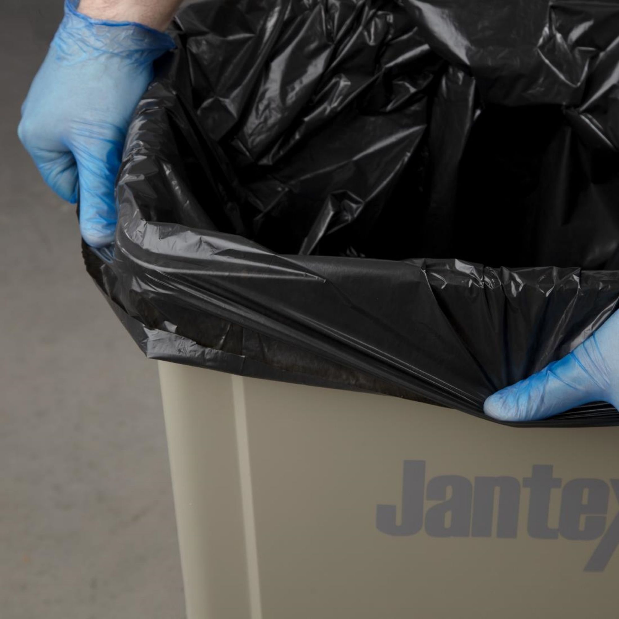 Picture of Jantex Medium Medium-Duty Black Bin Bags 70Ltr (Pack of 200)