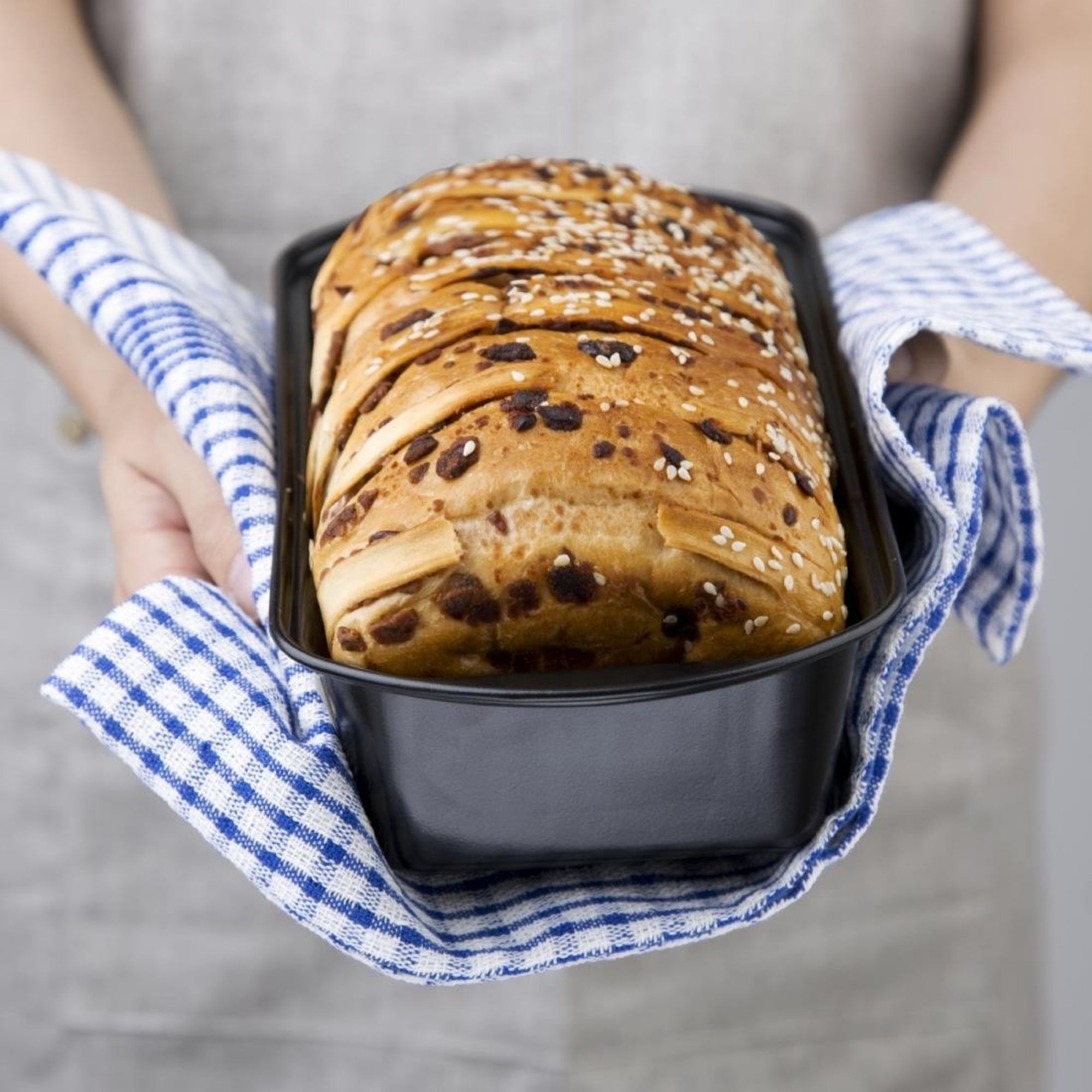 Picture of Vogue Non-Stick Loaf Tin 255mm