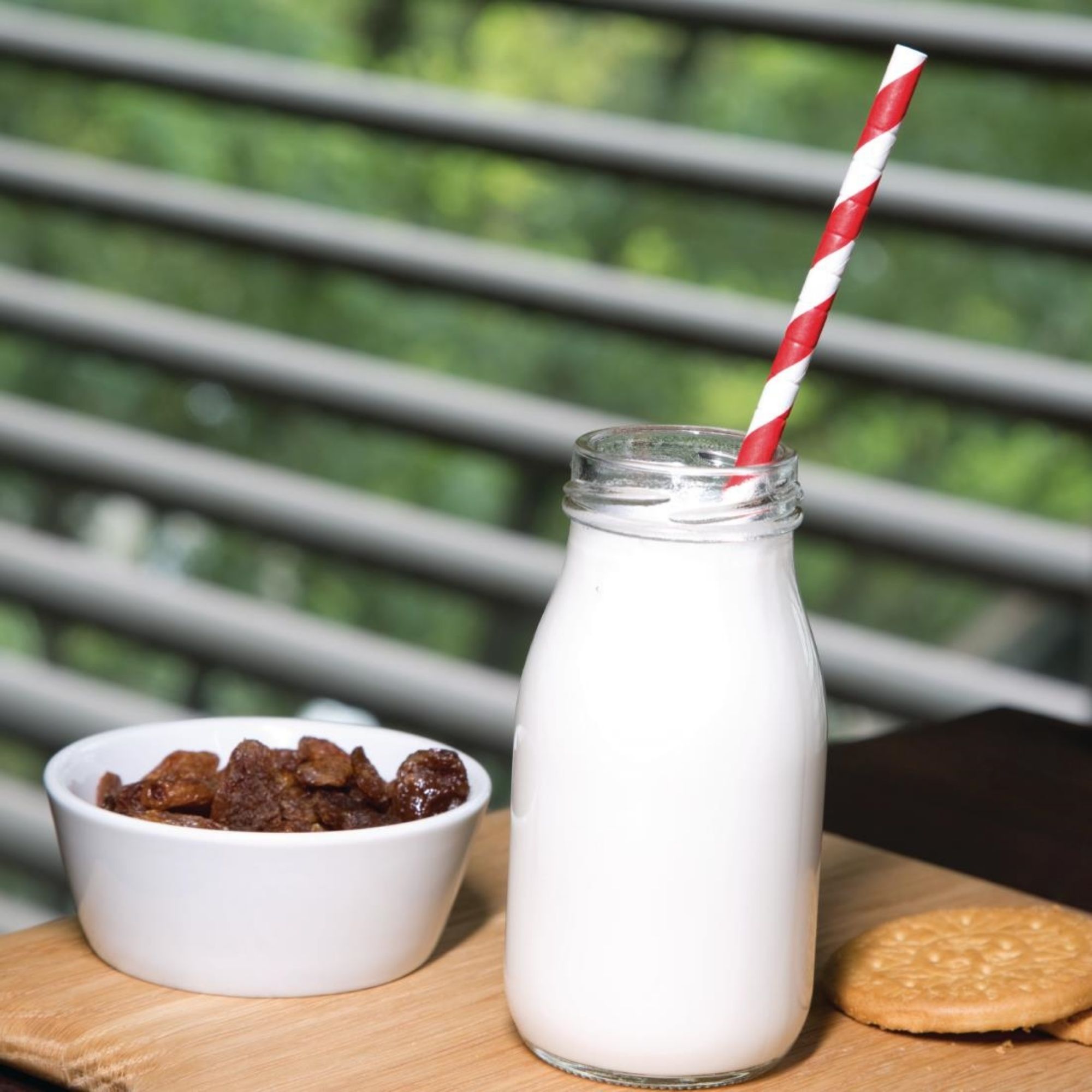 Picture of Fiesta Compostable Bendy Paper Straws Red Stripes (Pack of 250)