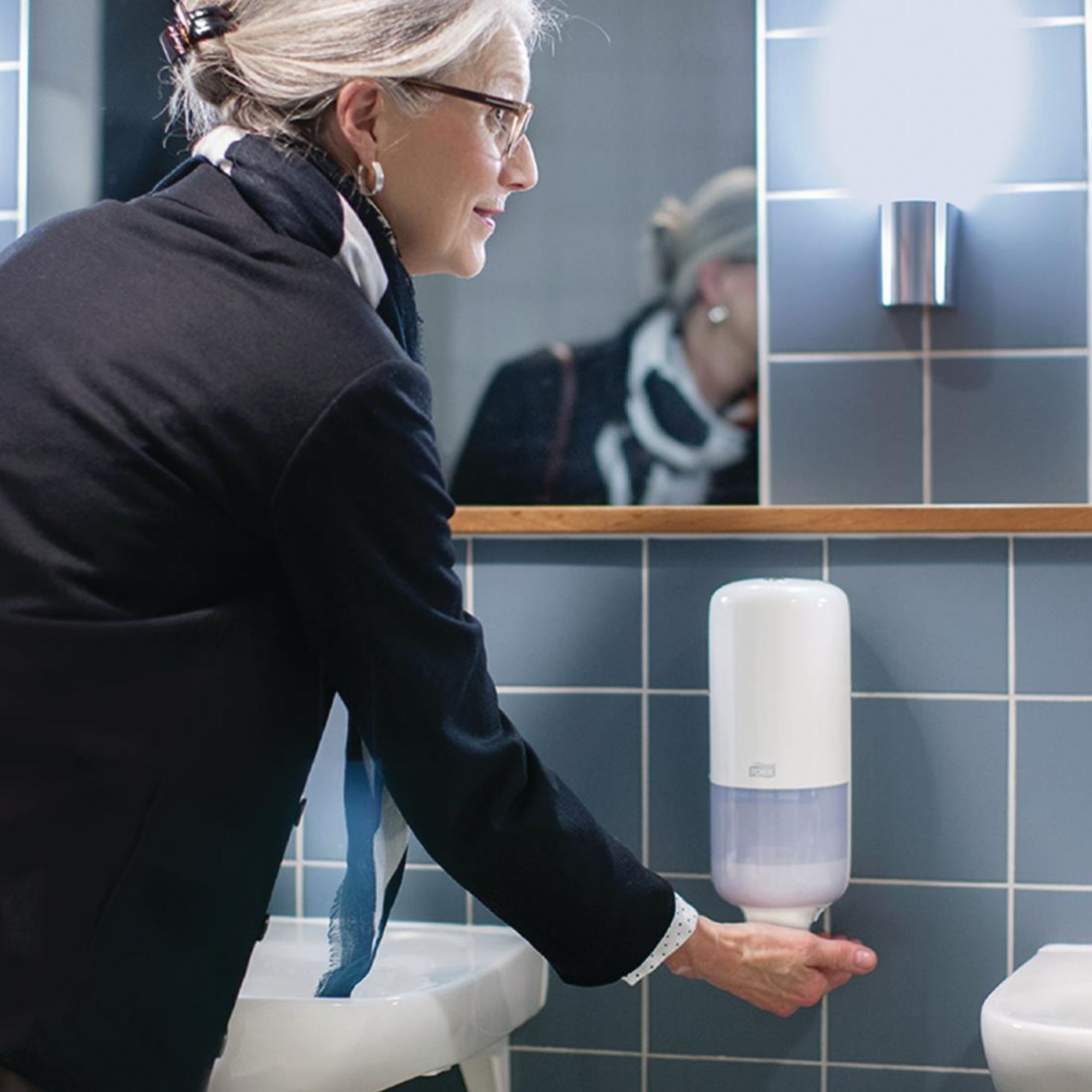 Picture of Tork Manual Liquid and Spray Soap Dispenser White 1Ltr White