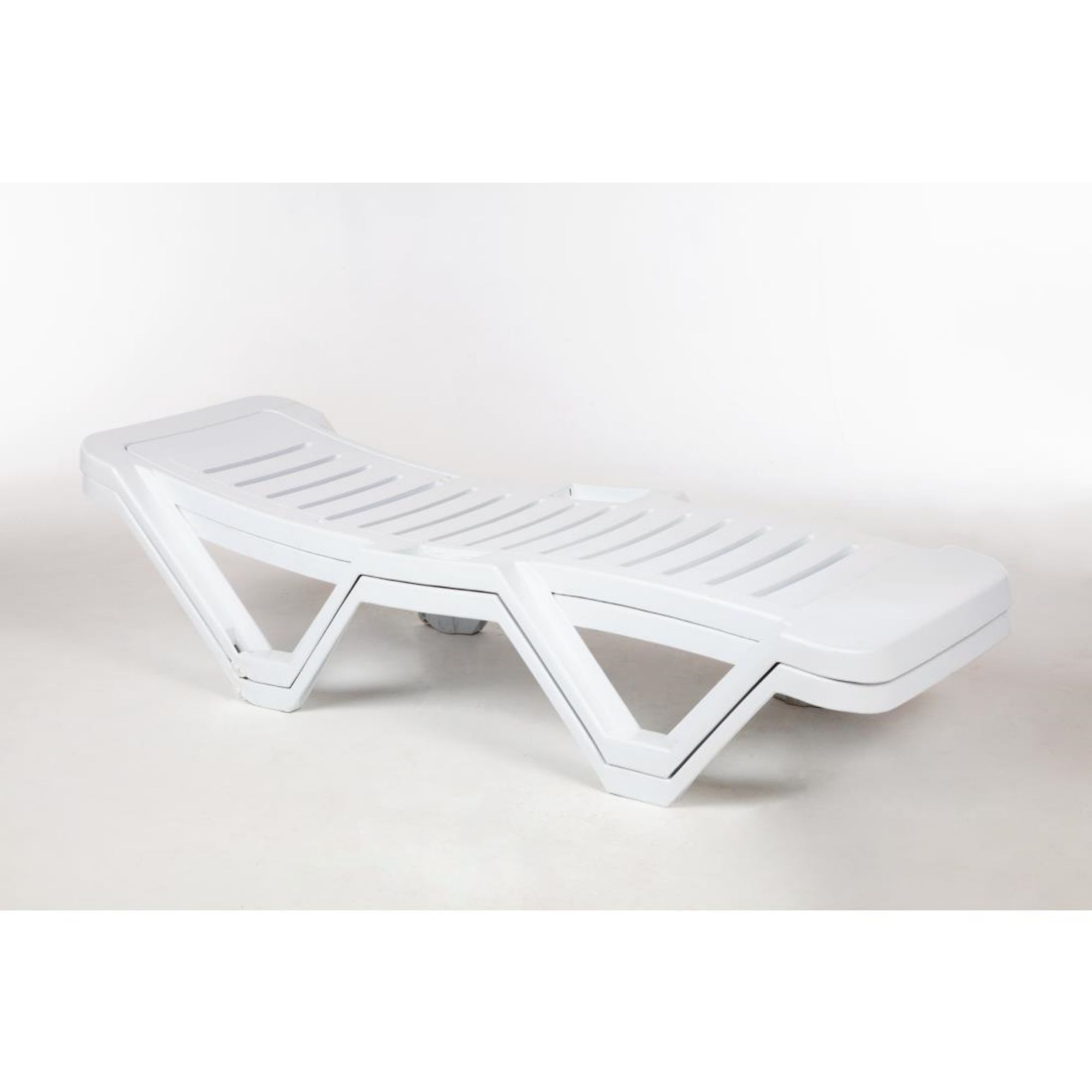 Picture of Polypropylene Sun Loungers White (Pack of 2)