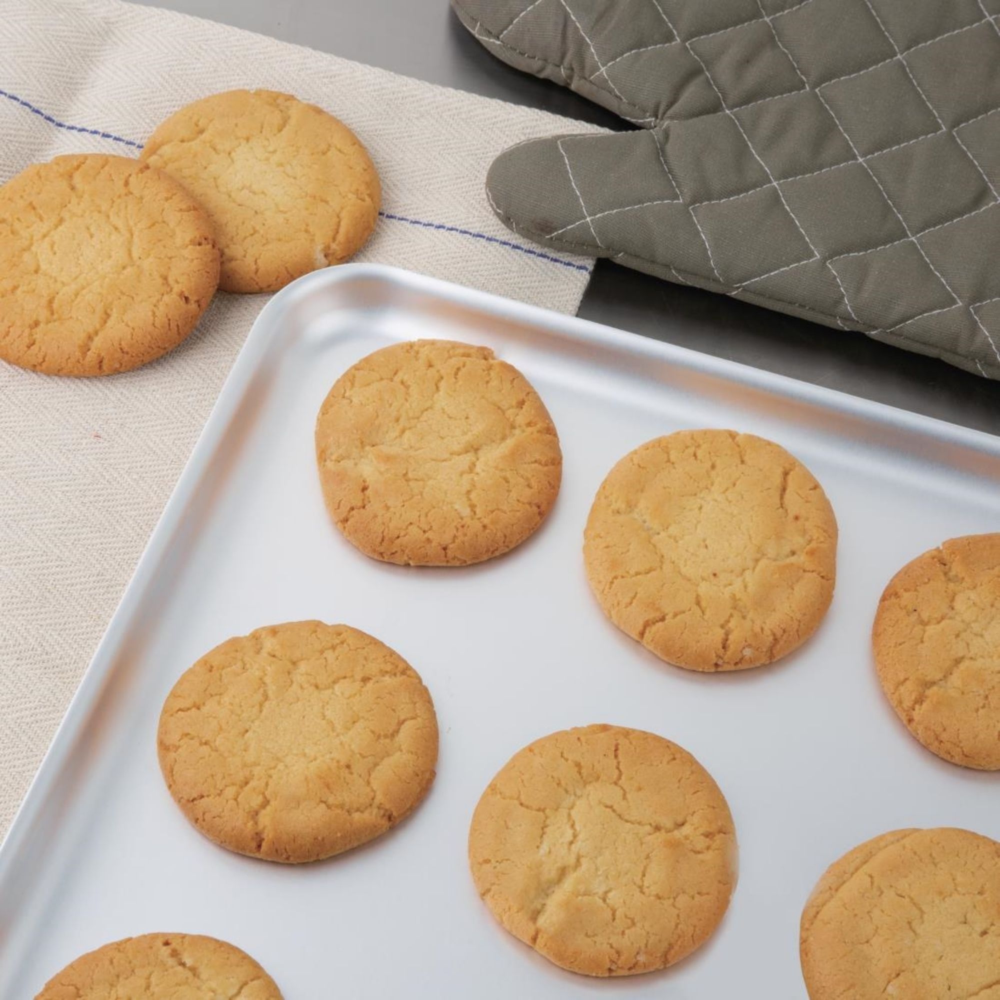 Picture of Vogue Aluminium Baking Tray 476 x 355mm