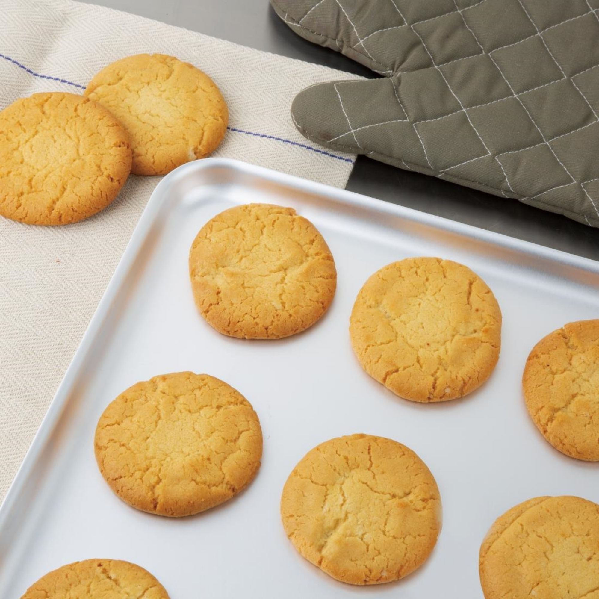 Picture of Vogue Aluminium Baking Tray 527 x 425mm