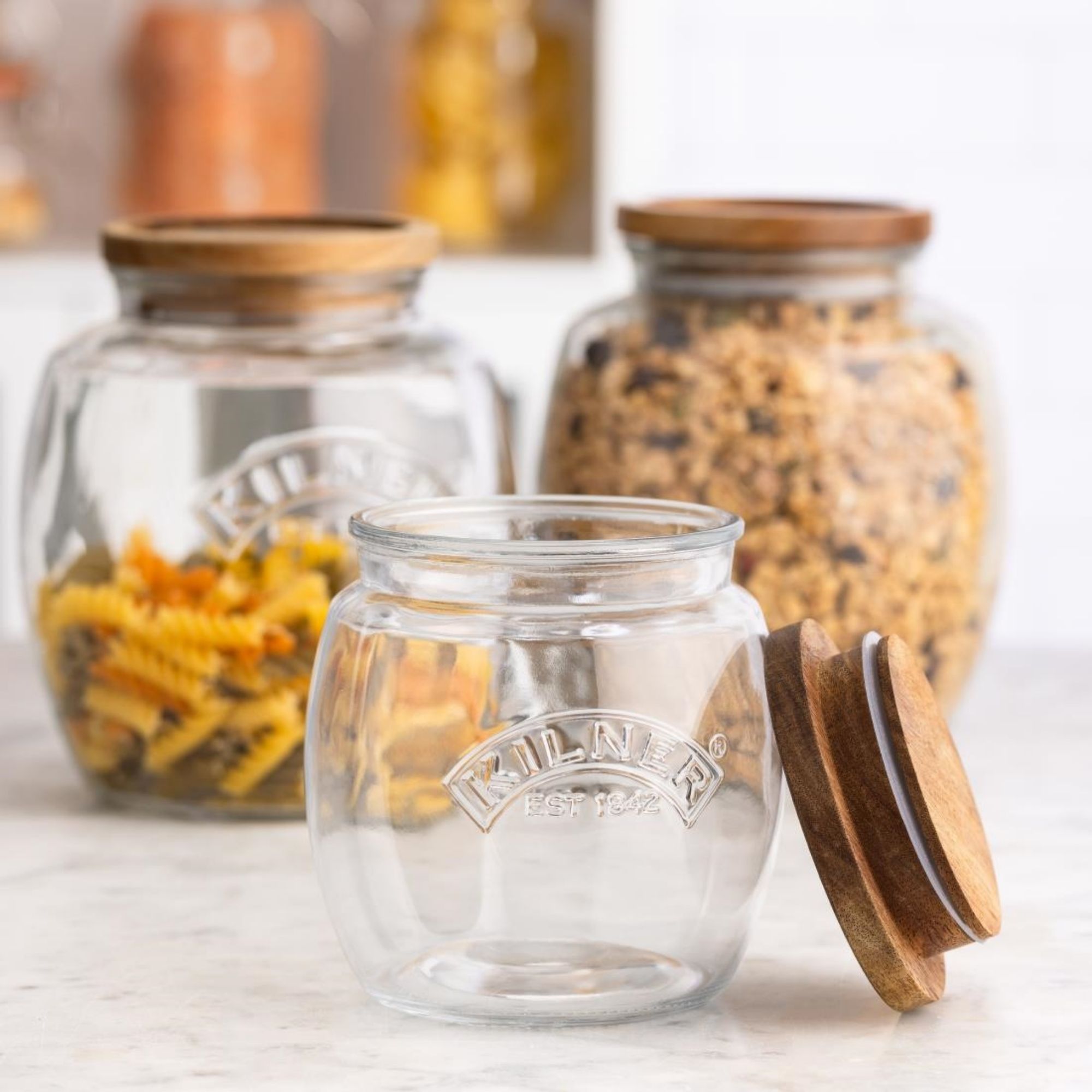 Picture of Kilner Universal Jar with Acacia Wooden Lid 850ml