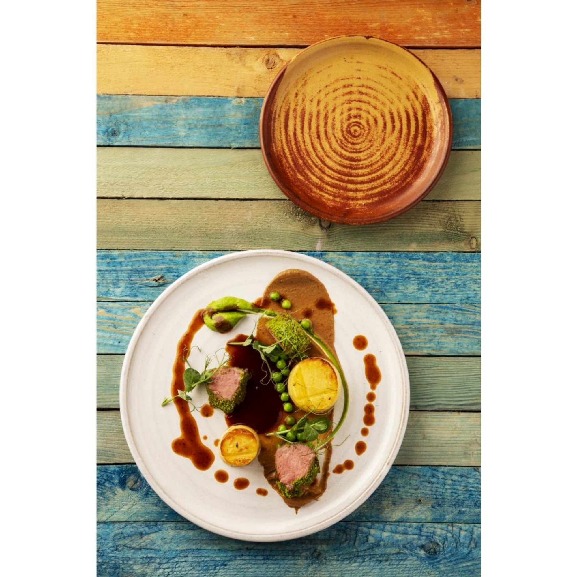 Picture of Olympia Canvas Small Rim Round Plates Murano White 265mm (6 Pack)