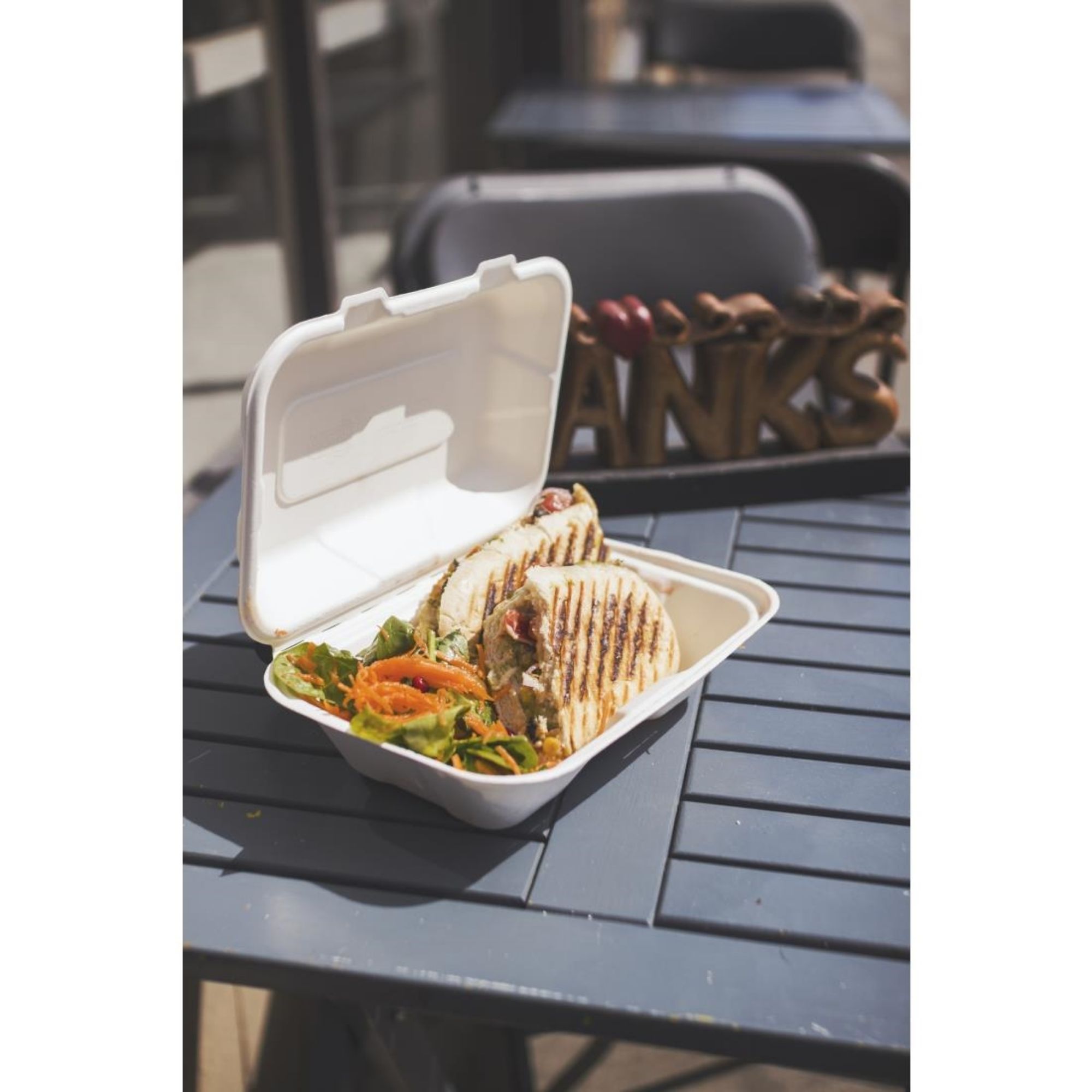 Picture of Vegware Nourish Moulded Fibre Clamshell Takeaway Boxes 9x6" (200 Pack)
