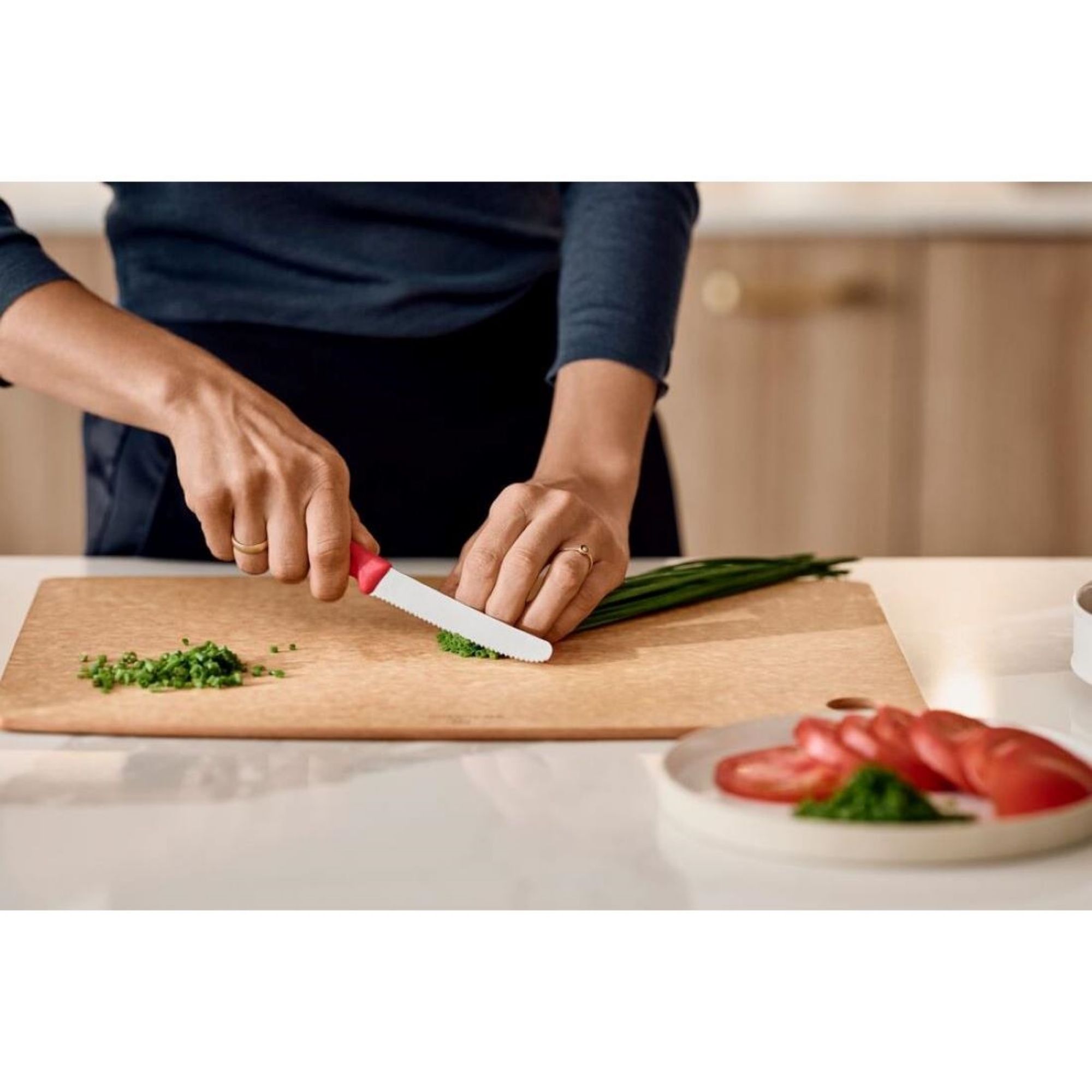 Picture of Victorinox Swiss Classic Tomato & Table Knife Wavy Red 11cm