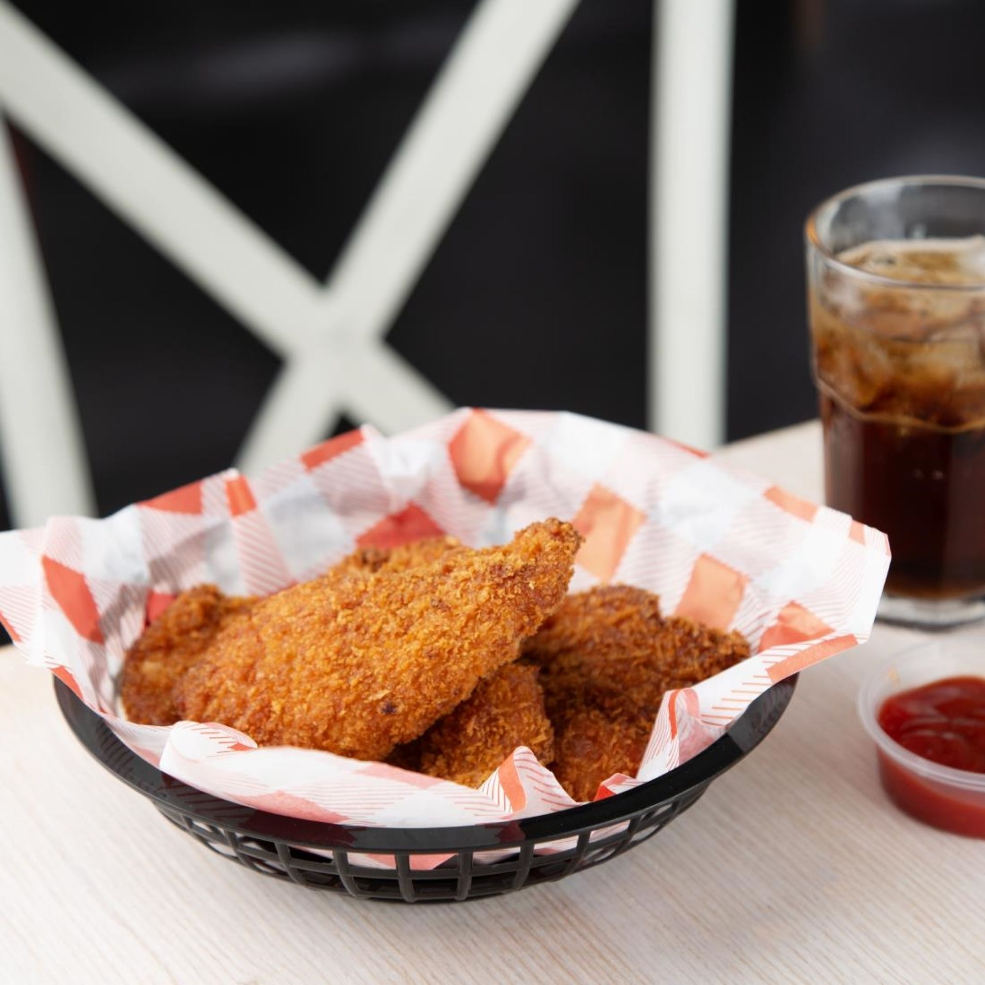 Picture of Olympia Kristallon PP Food Baskets Round Black 200x50mm (6 Pack)