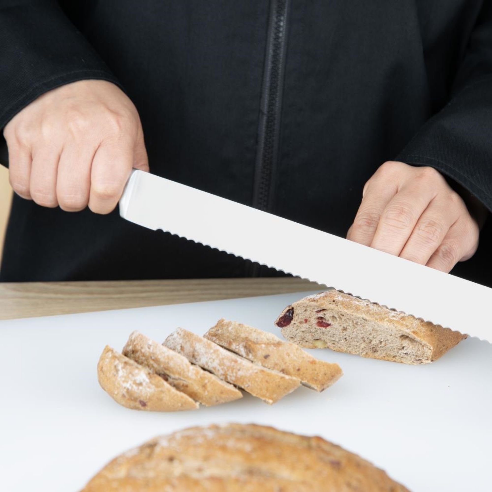 Picture of Vogue Soft Grip Serrated Slicer 30cm