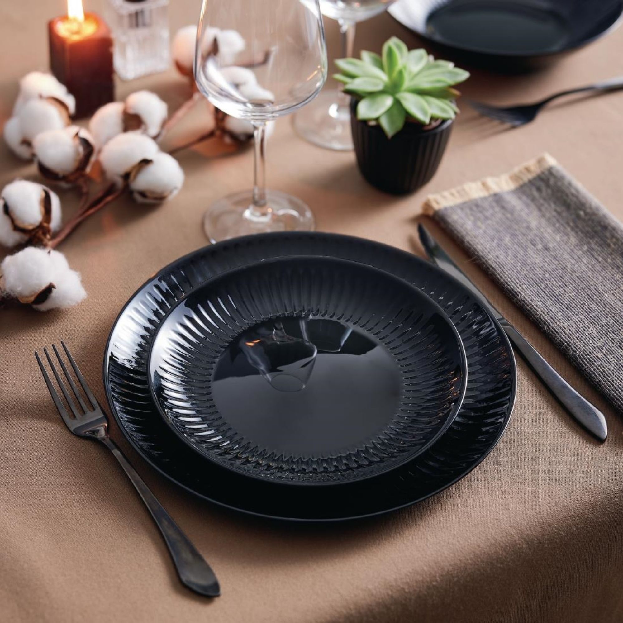Picture of Luminarc Cottage Black Dessert Plates 190mm (24 Pack)