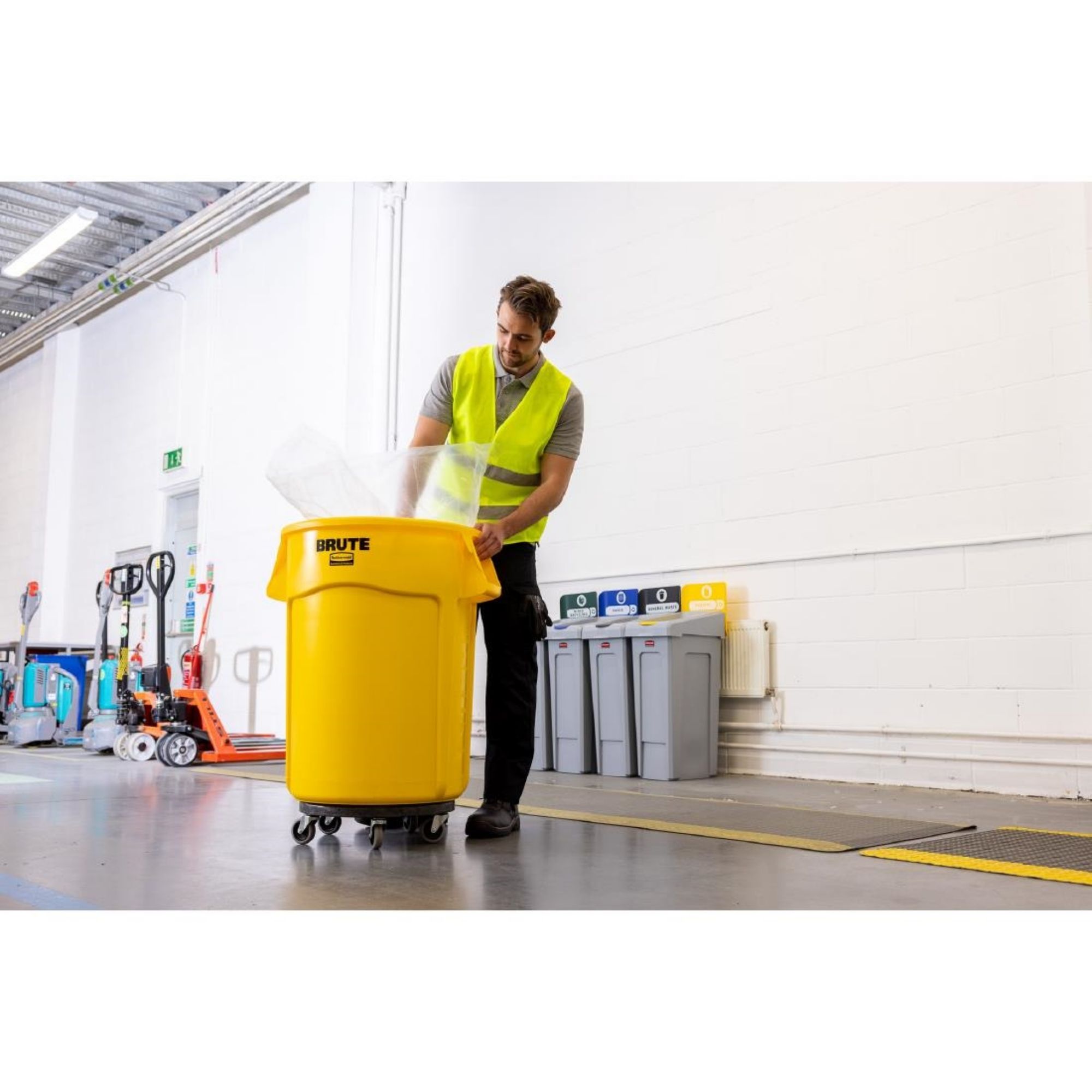 Picture of Rubbermaid BRUTE Container Yellow 167Ltr