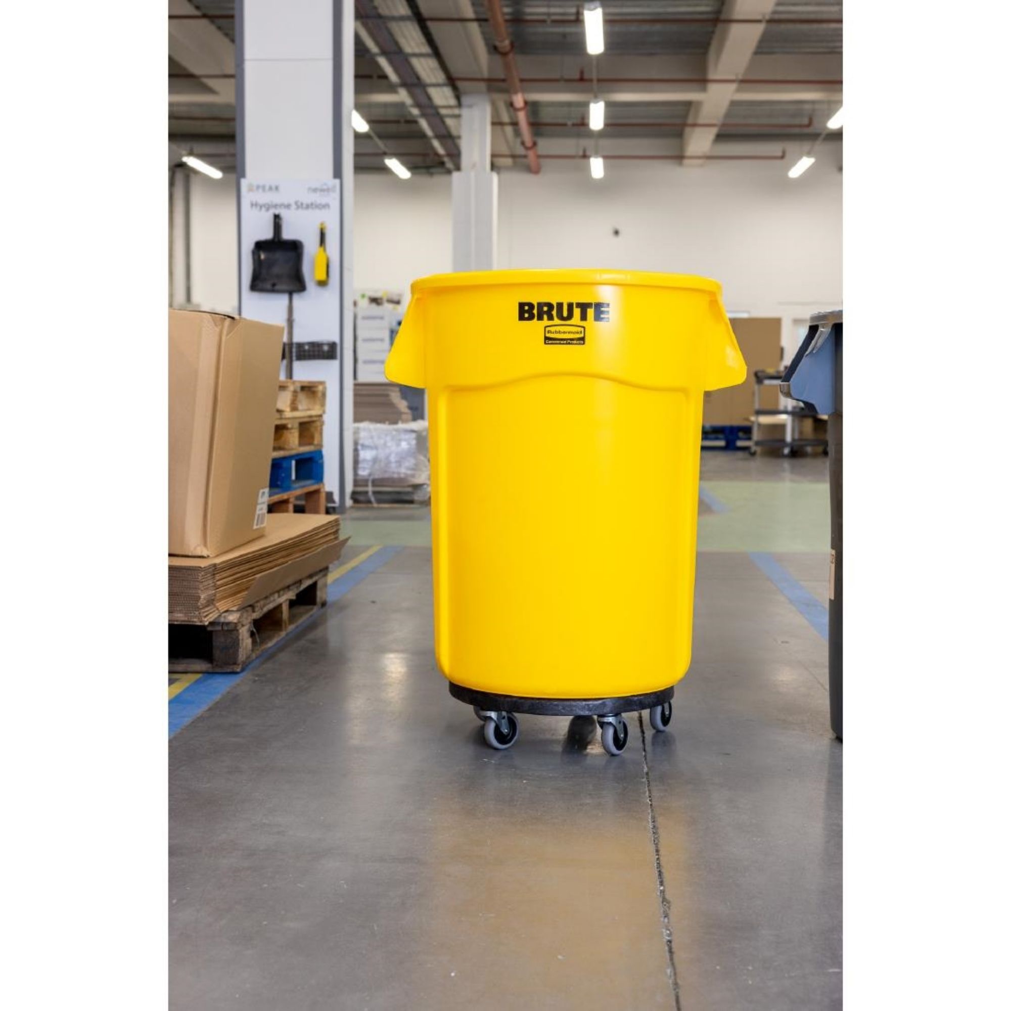 Picture of Rubbermaid BRUTE Container Yellow 167Ltr