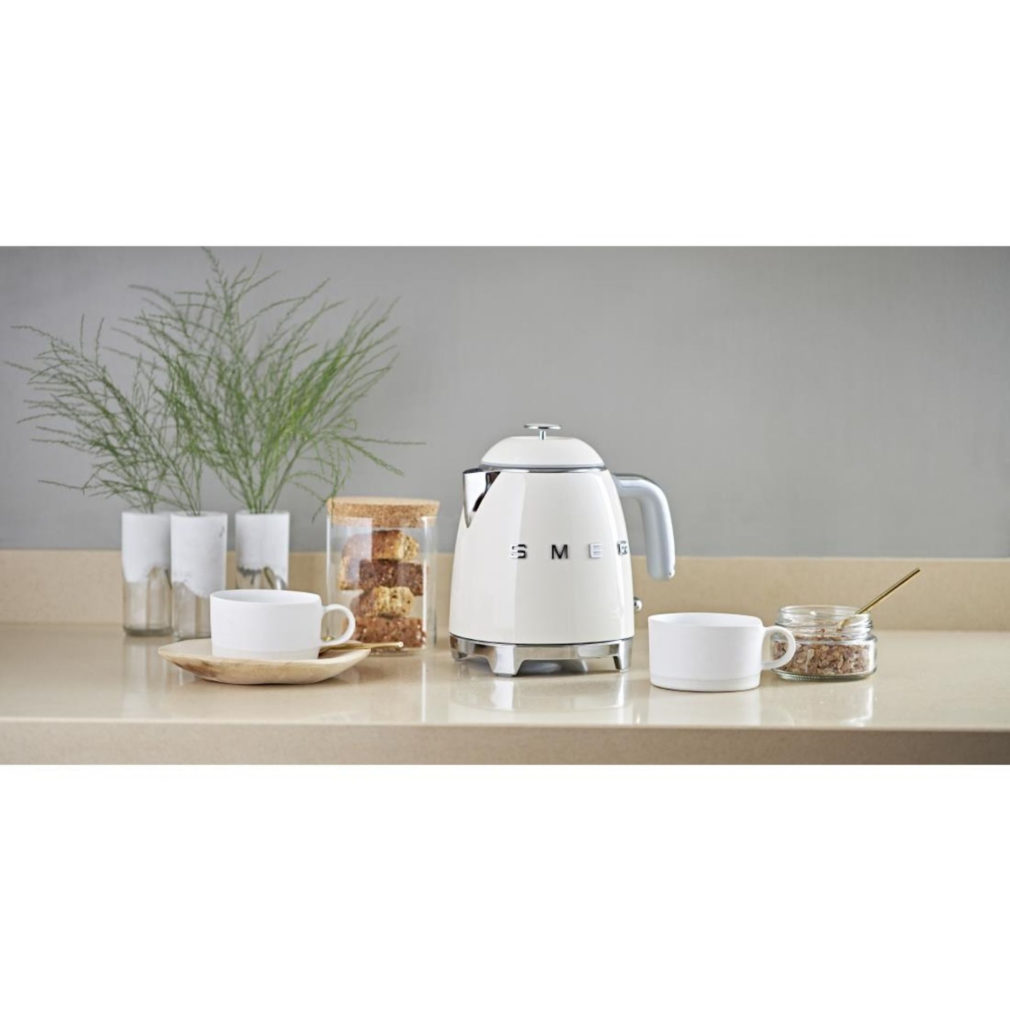 Picture of Smeg Mini Kettle Cream KLF05CRUK