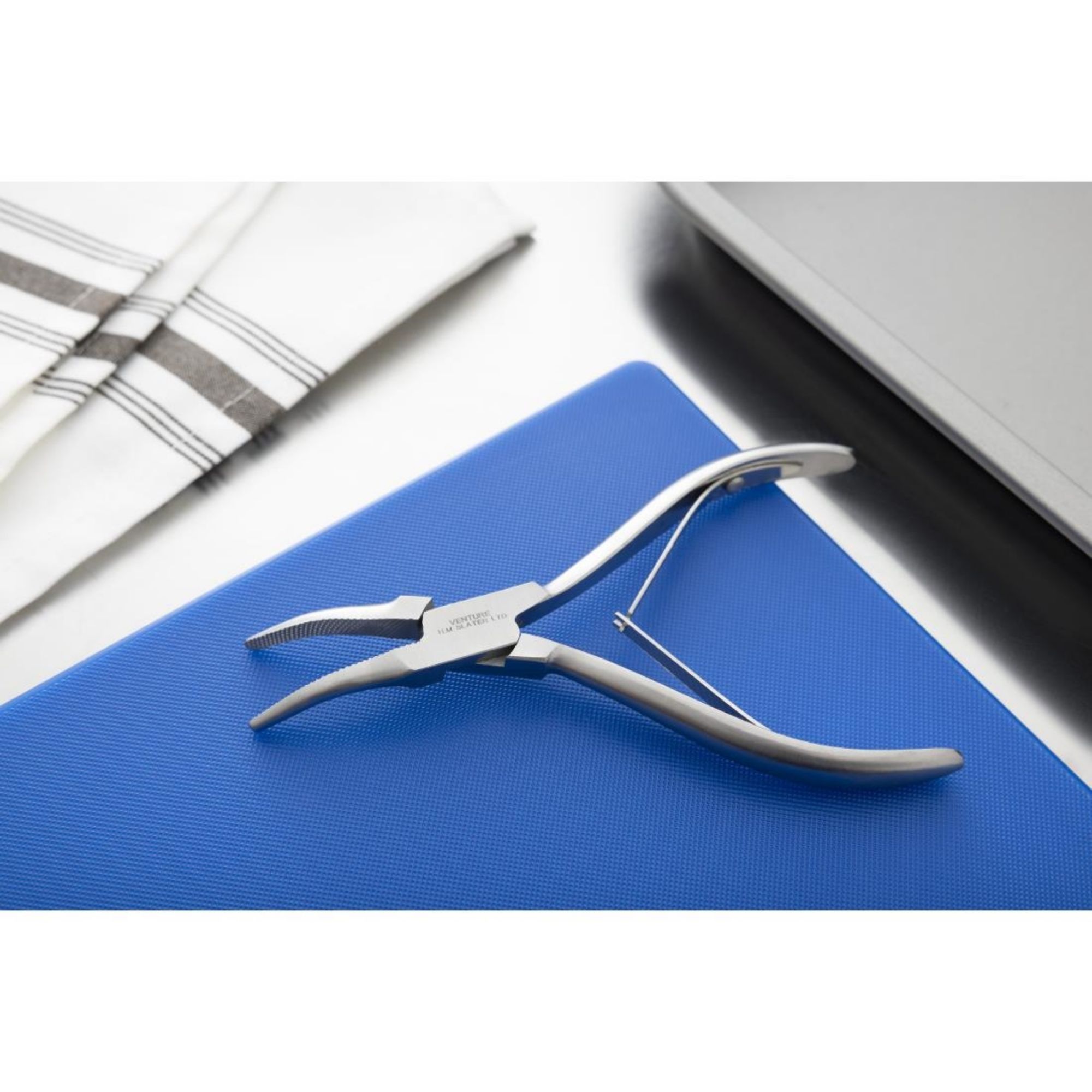 Picture of Curved Blade Salmon Tweezers