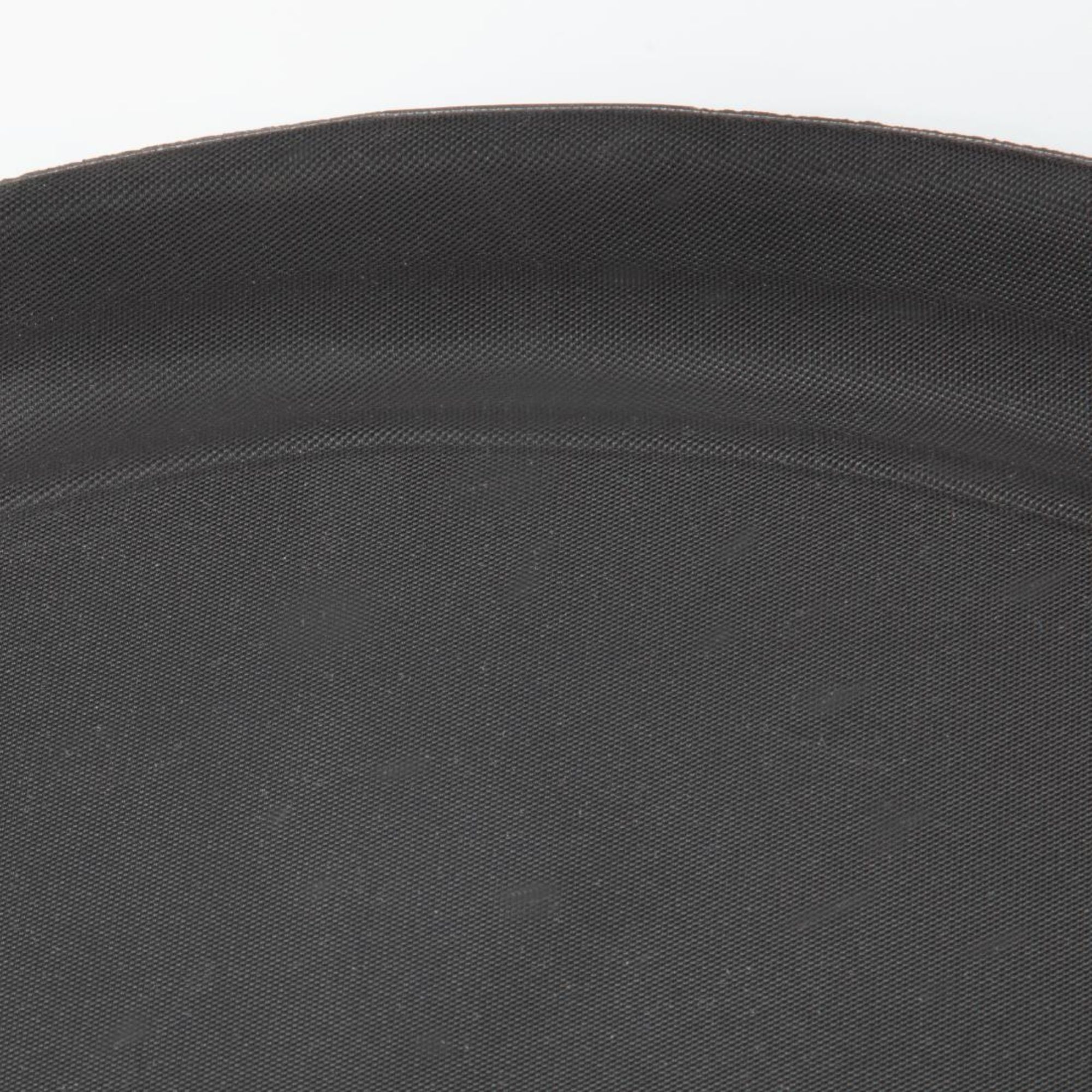 Picture of Olympia Kristallon Polypropylene Oval Non-Slip Tray Black 685mm