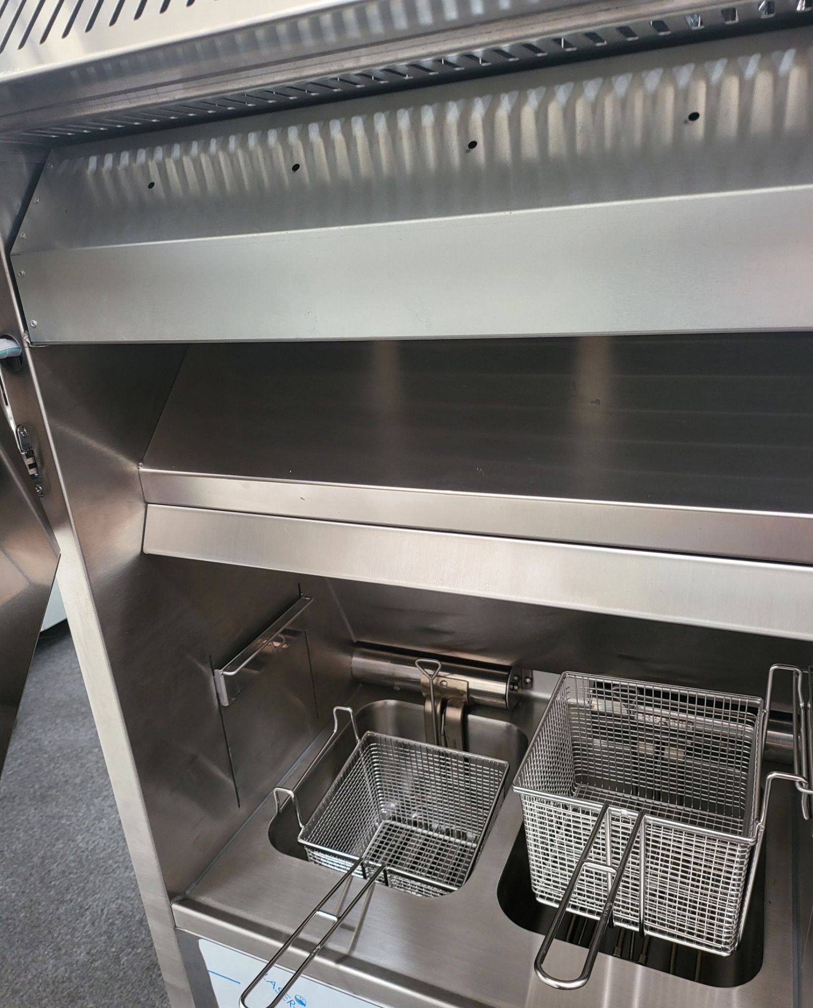 Picture of Chefs Range KDWYZ-2 Ventless Fryer 2 x 8 Ltr fryers with auto basket lift & programmable controls