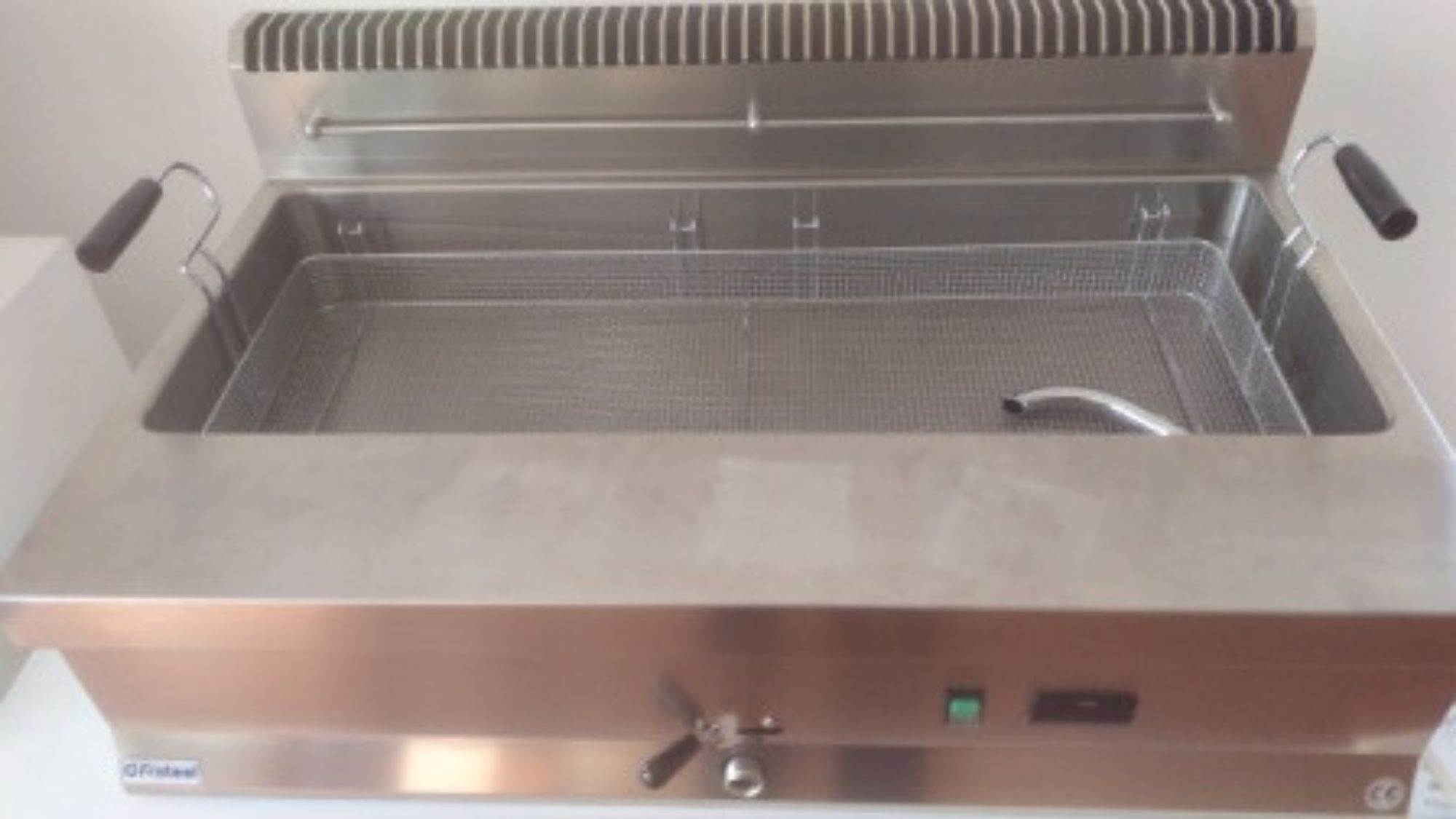 Picture of FR670E1-10 - 10 Ltr Electric Flat bottom Fish/Tempura/Doughnut fryer